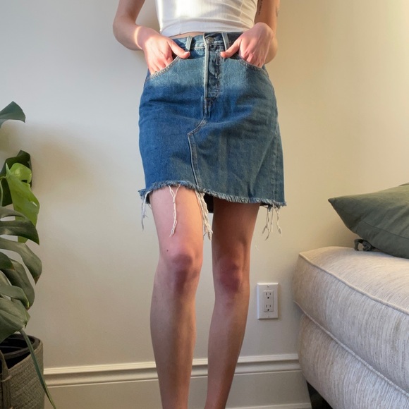 Levi’s ripped mini skirt - Picture 3 of 5